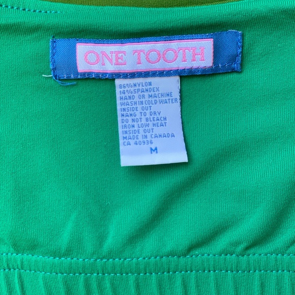 One Tooth Workout Top with Built-in Bra - Green - Size M - Picture 4 of 5